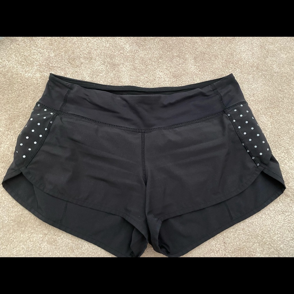 Lululemon speed up shorts, low rise, 2.5